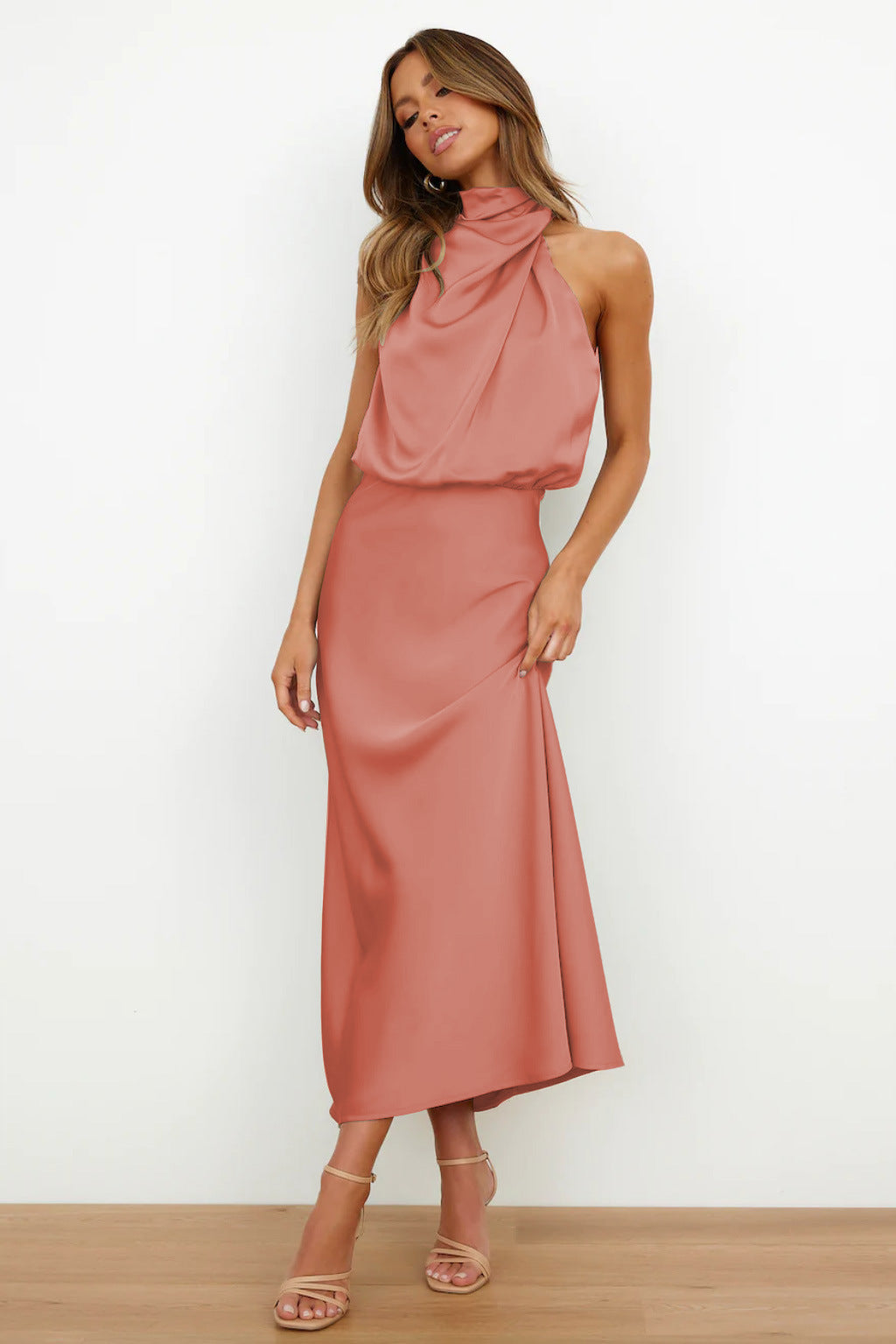 MARIANA – Vestido con escote americano