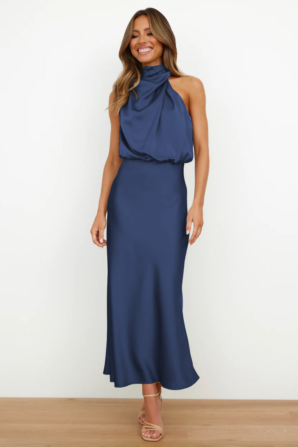 MARIANA – Vestido con escote americano