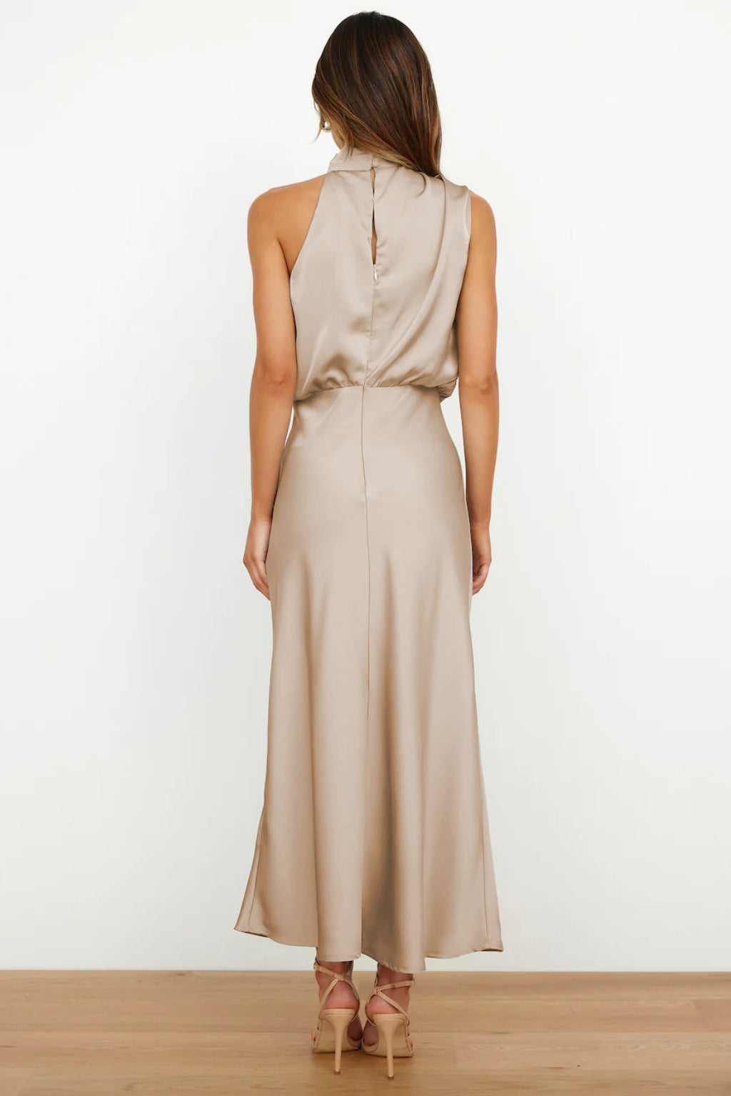 MARIANA – Vestido con escote americano