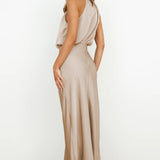 MARIANA – Vestido con escote americano