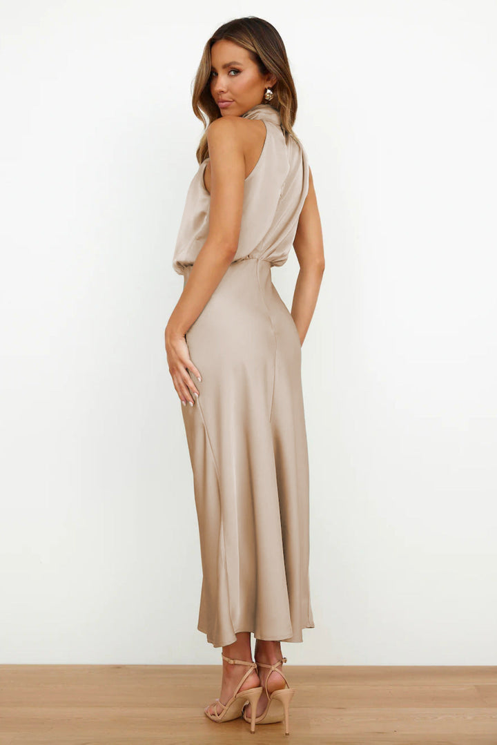 MARIANA – Vestido con escote americano