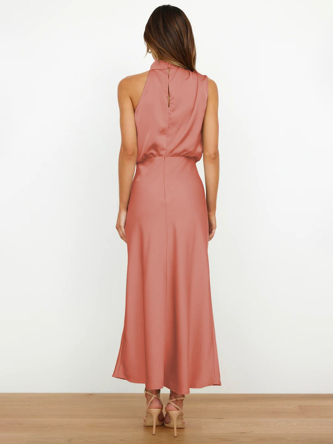 MARIANA – Vestido con escote americano