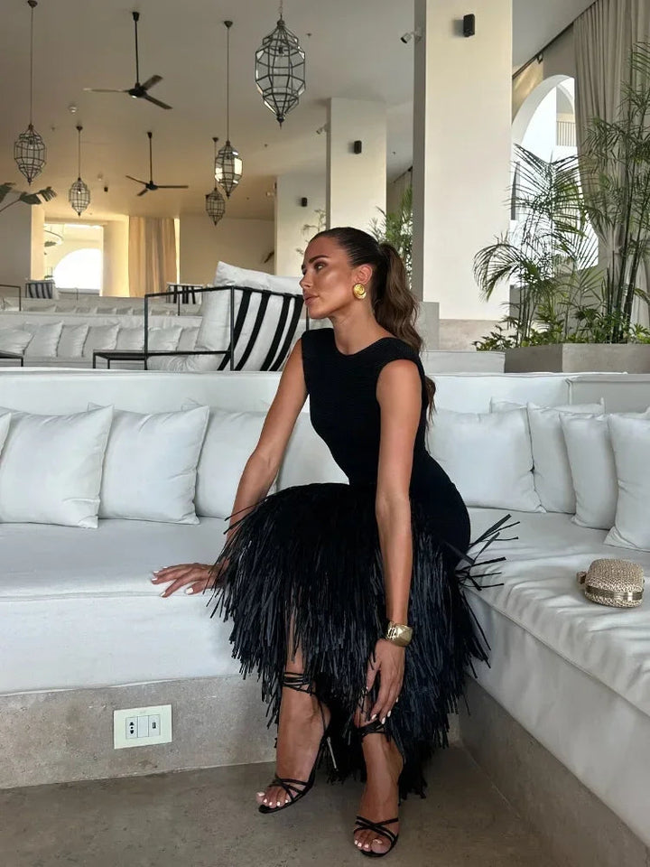 AMIRA – Vestido largo con flecos