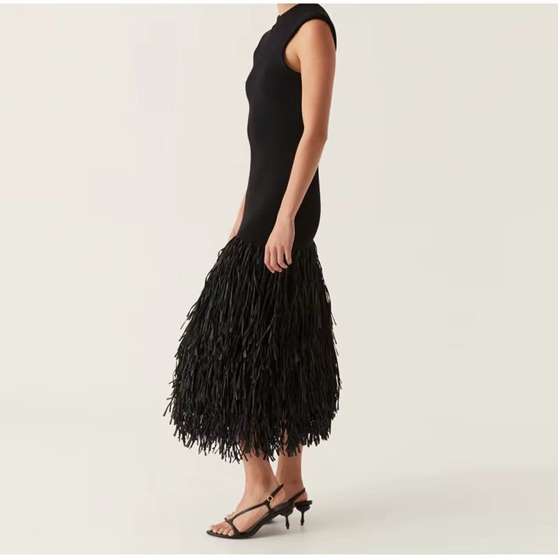 AMIRA – Vestido largo con flecos