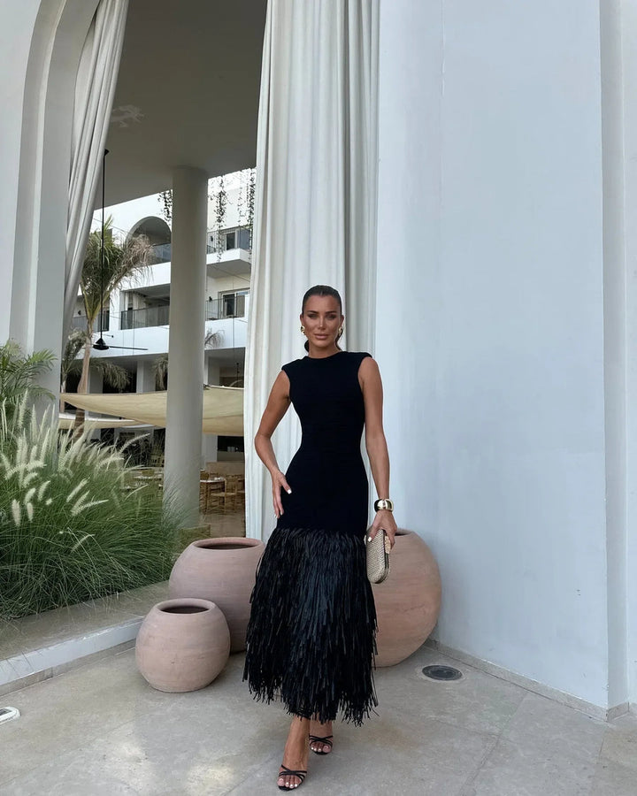AMIRA – Vestido largo con flecos