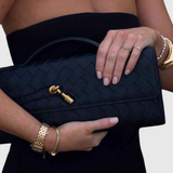 MELANIE – Bolso con Detalle de Nudo Dorado