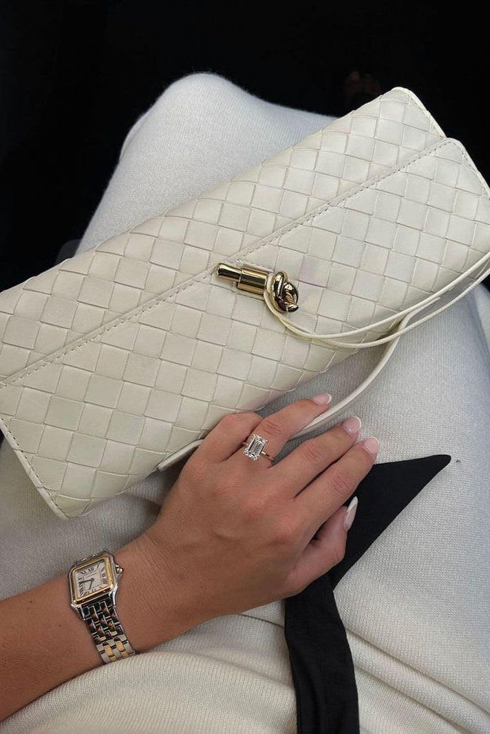 MELANIE – Bolso con Detalle de Nudo Dorado