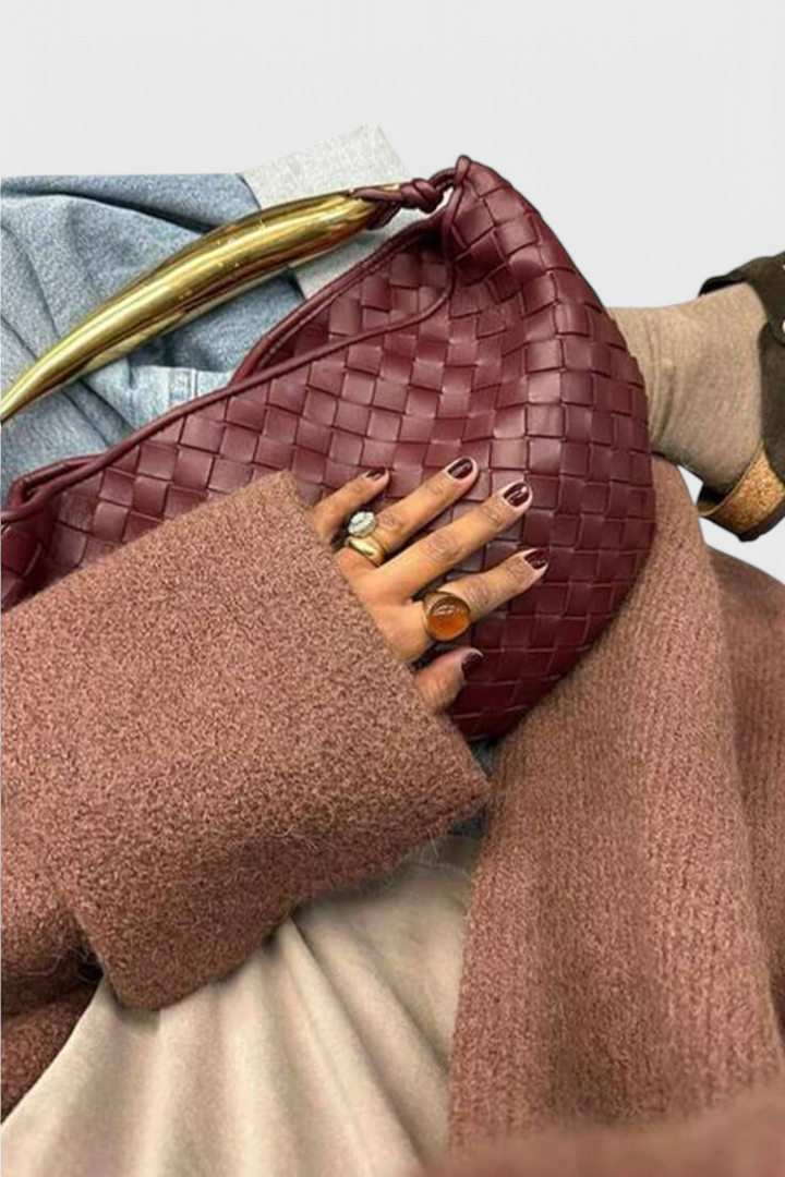 GERDA – Bolso Woven con Asa Dorada