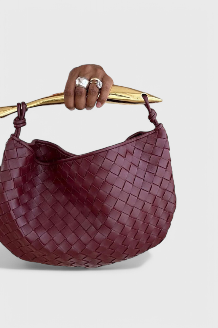 GERDA – Bolso Woven con Asa Dorada