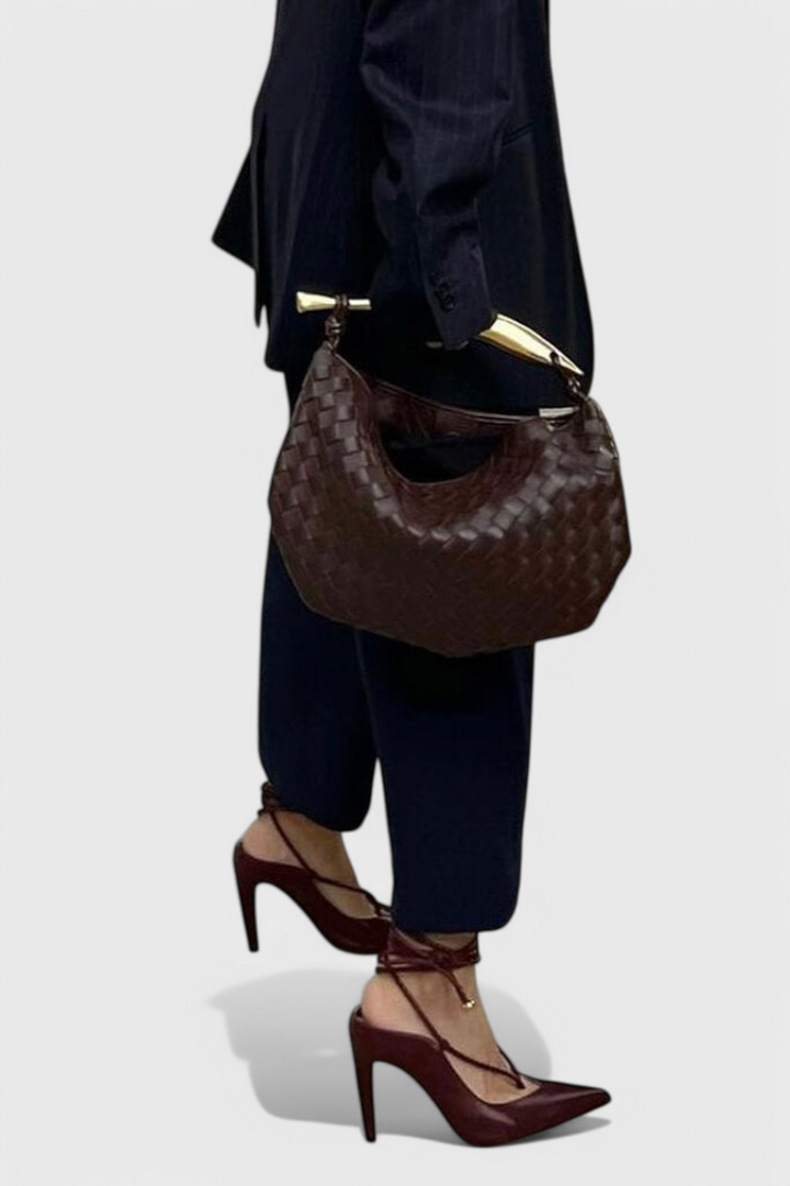 GERDA – Bolso Woven con Asa Dorada