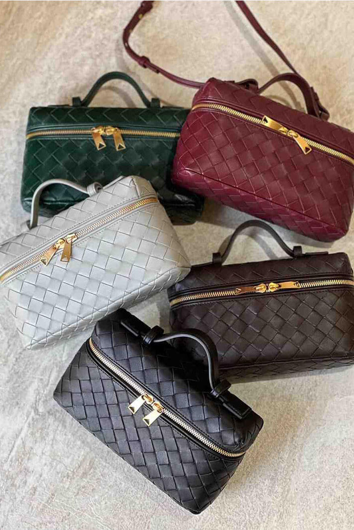 MILLA – Bolso Mini Woven con Accesorios Dorados