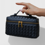 MILLA – Bolso Mini Woven con Accesorios Dorados