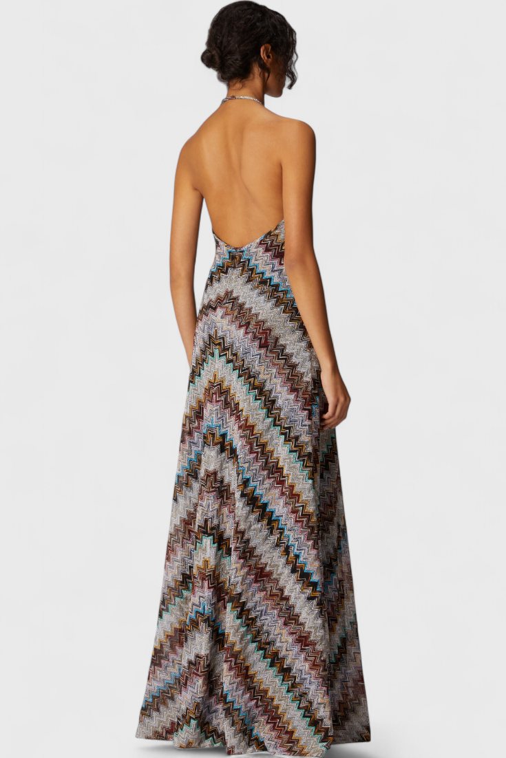 MELISA – Vestido Largo Halter con Zigzag Lamé y Acabado Iridiscente