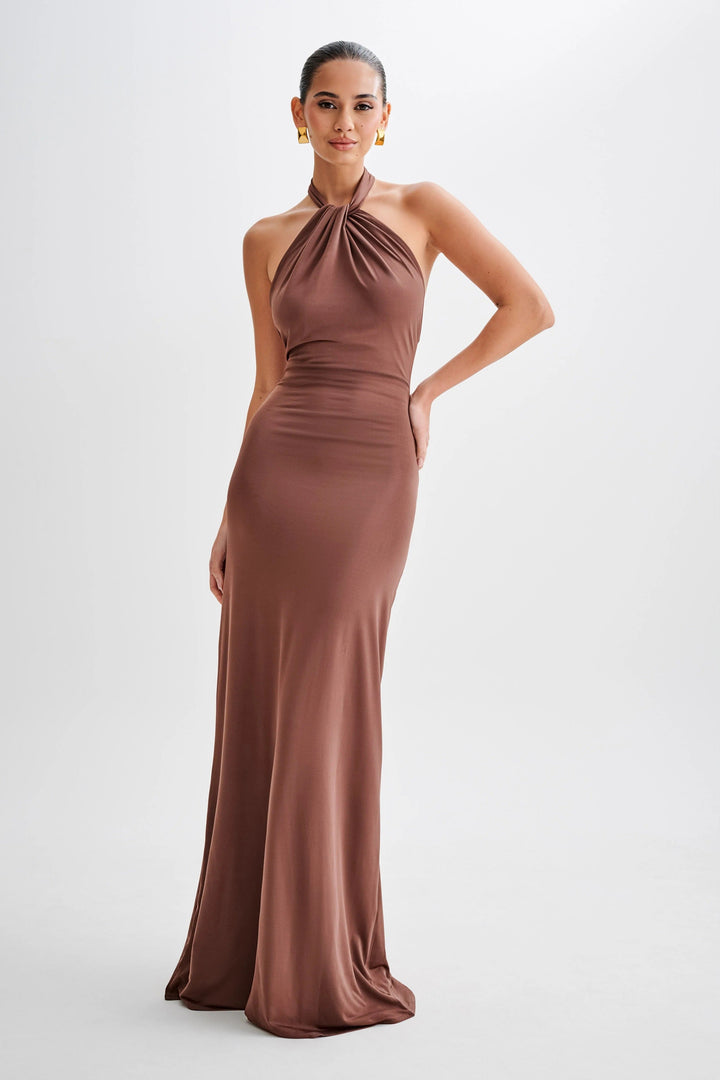 CLARA – Vestido con curvas y cuello Halter