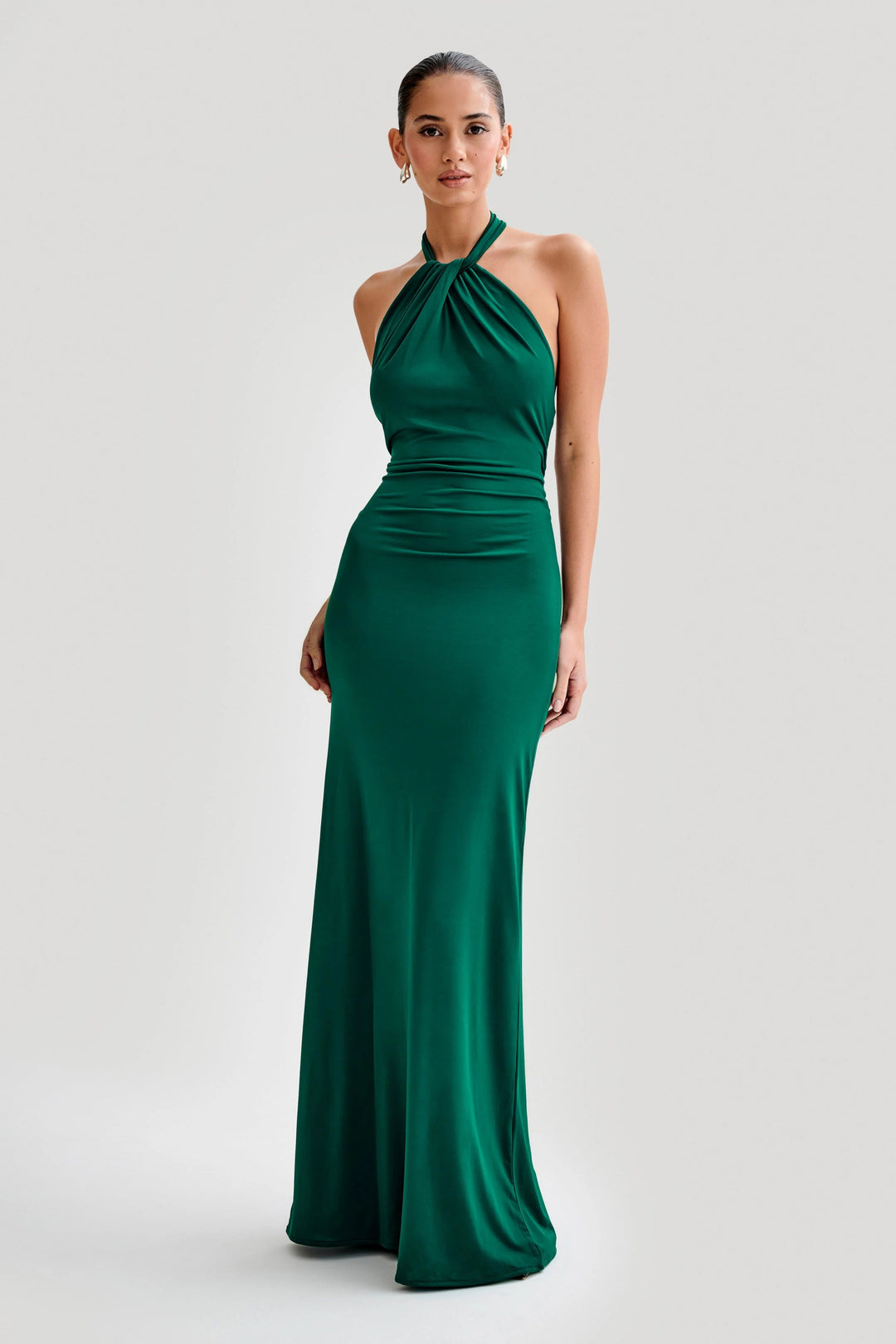 CLARA – Vestido con curvas y cuello Halter