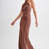 CLARA – Vestido con curvas y cuello Halter