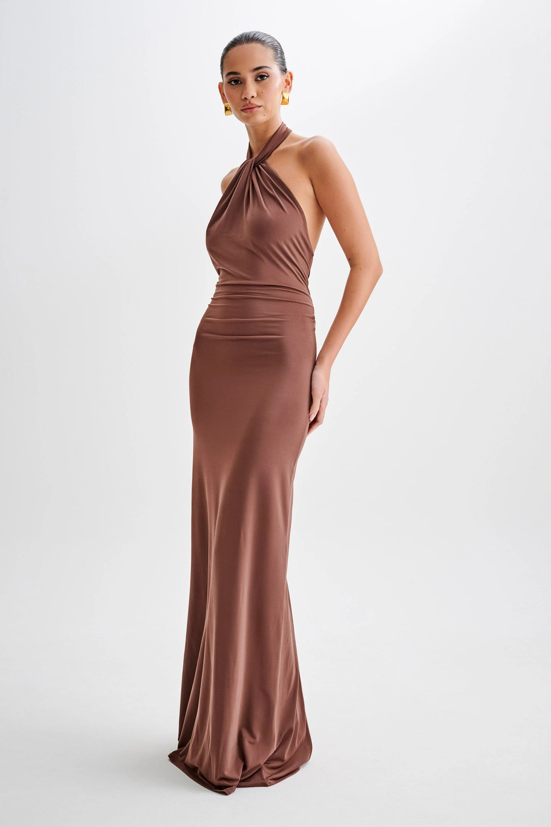 CLARA – Vestido con curvas y cuello Halter