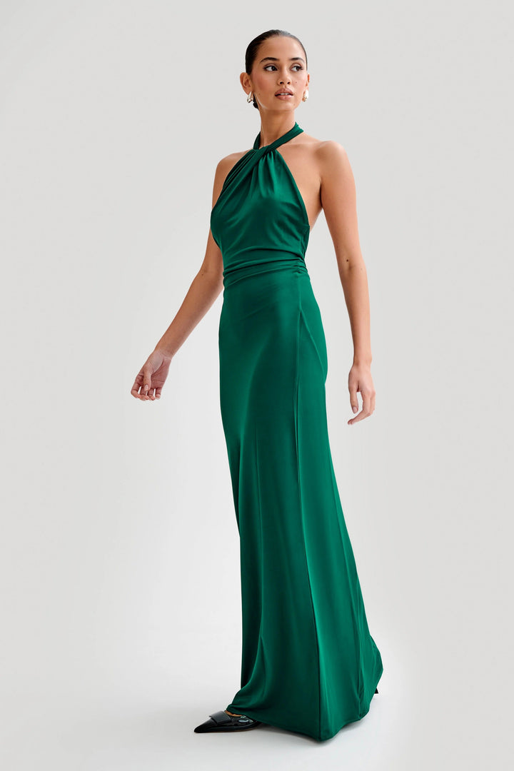 CLARA – Vestido con curvas y cuello Halter